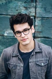 مسلسل Wednesday 🦇🕸️ (وينزداي) – الموسم الأول مترجم